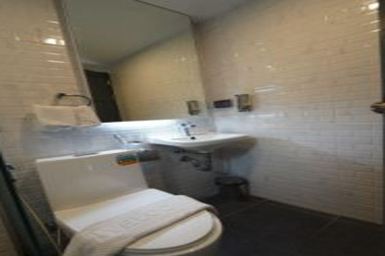 Roomquest Sukhumvit36 Bts Thonglor Bangkok Kültér fotó